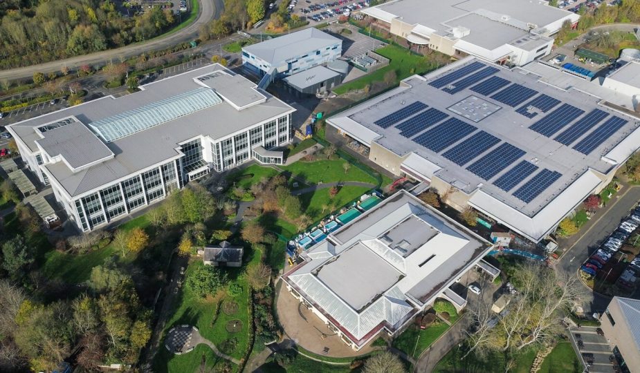 Energia Solar em Fábricas: Como Reduzir Custos com Fontes Renováveis